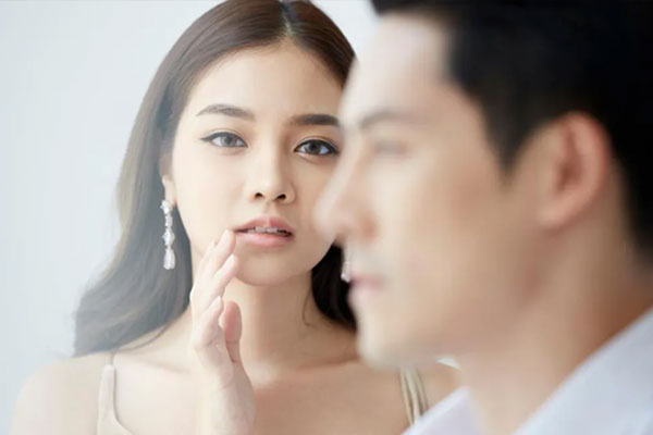 Like ảnh phụ nữ khác là dấu hiệu... ngoại tình?-1