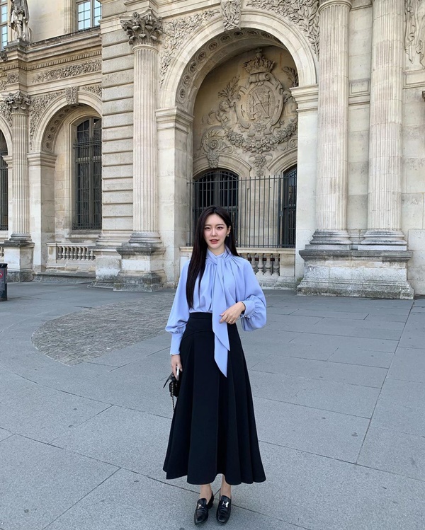 9 công thức diện áo blouse buộc dây điệu đà cho mùa thu-3