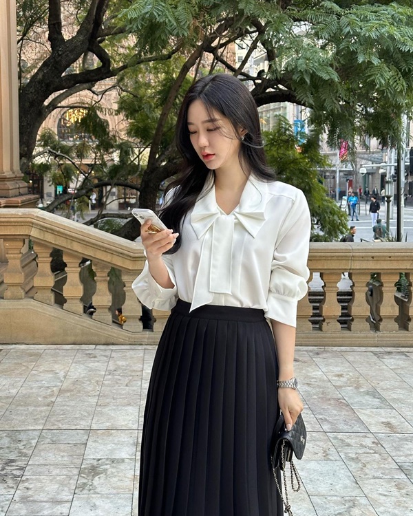 9 công thức diện áo blouse buộc dây điệu đà cho mùa thu-4