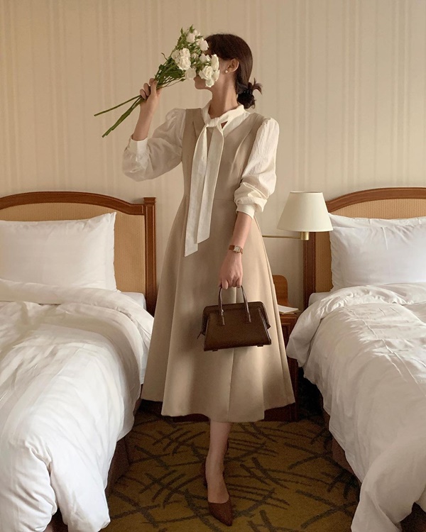 9 công thức diện áo blouse buộc dây điệu đà cho mùa thu-6