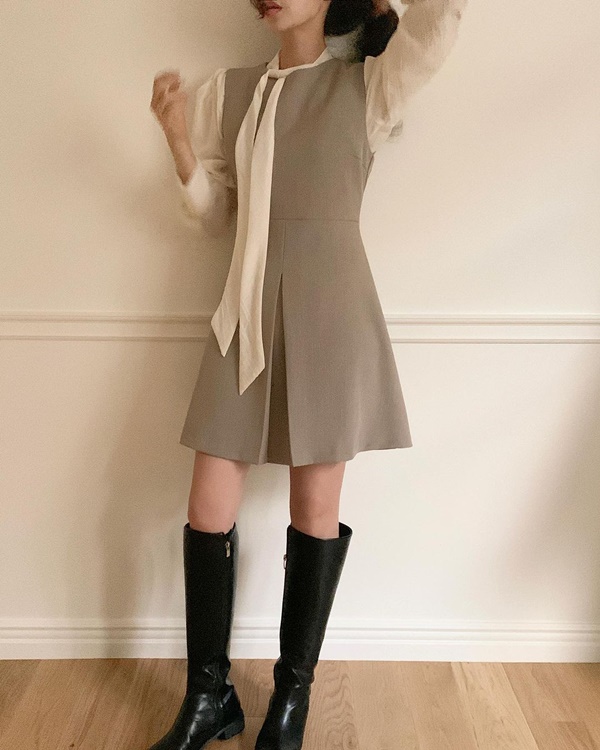 9 công thức diện áo blouse buộc dây điệu đà cho mùa thu-7