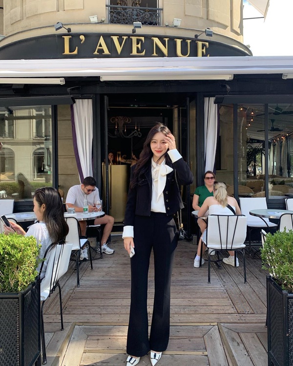 9 công thức diện áo blouse buộc dây điệu đà cho mùa thu-8