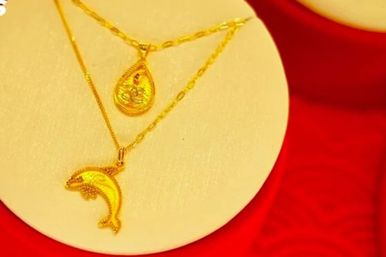 Liên tiếp phá đỉnh của năm, giá vàng SJC vượt 70 triệu đồng/lượng