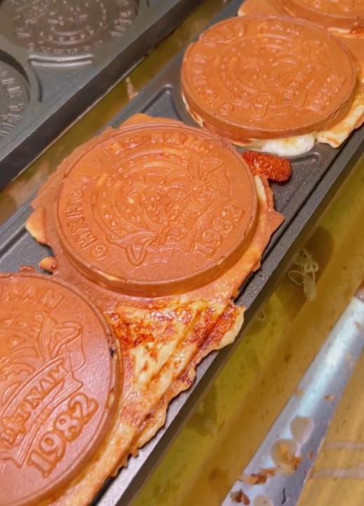 Bánh đồng xu phô mai in hình 500 đồng Việt Nam có vi phạm pháp luật?-4