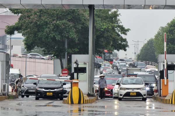 Đang bế ru con 3 tháng tuổi ngủ, vợ bị chồng đâm tử vong-2