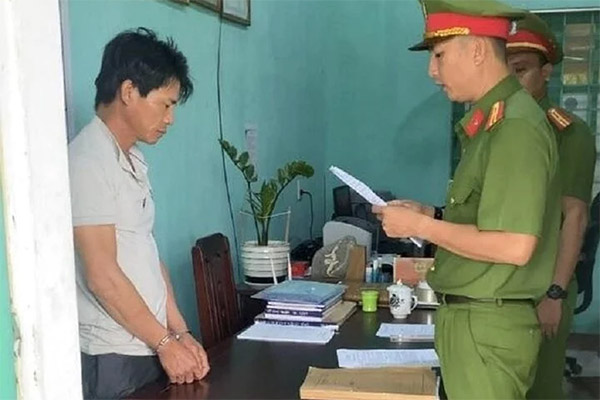 Lợi dụng lúc hàng xóm nhập viện cấp cứu, người đàn ông lẻn vào nhà trộm cắp-1