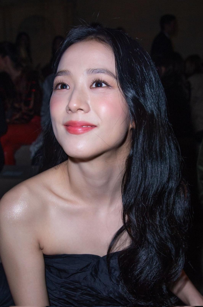 Chỉ có thể là Jisoo: Ảnh không cần chỉnh sửa, chụp dưới đèn flash vẫn xinh bất chấp-2