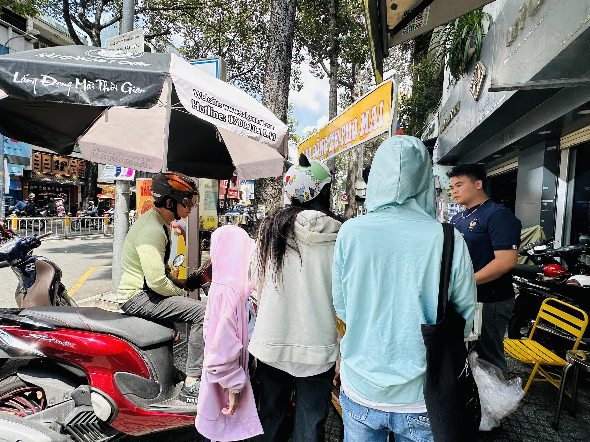 Bị chê đắt bánh đồng xu vẫn gây sốt ở Sài Gòn-2