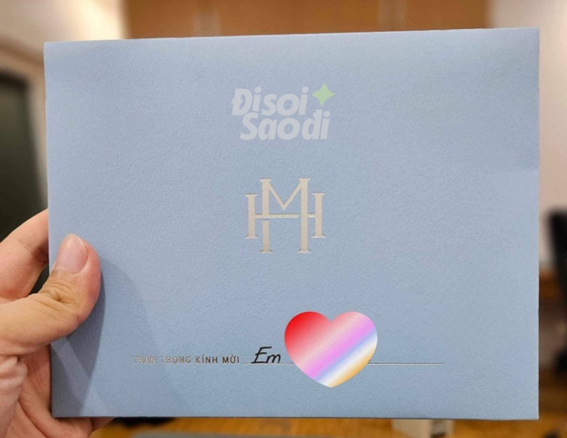 Hé lộ thiệp cưới Thanh Hằng và chồng nhạc trưởng, lồng ghép loạt chi tiết lãng mạn gây chú ý-1