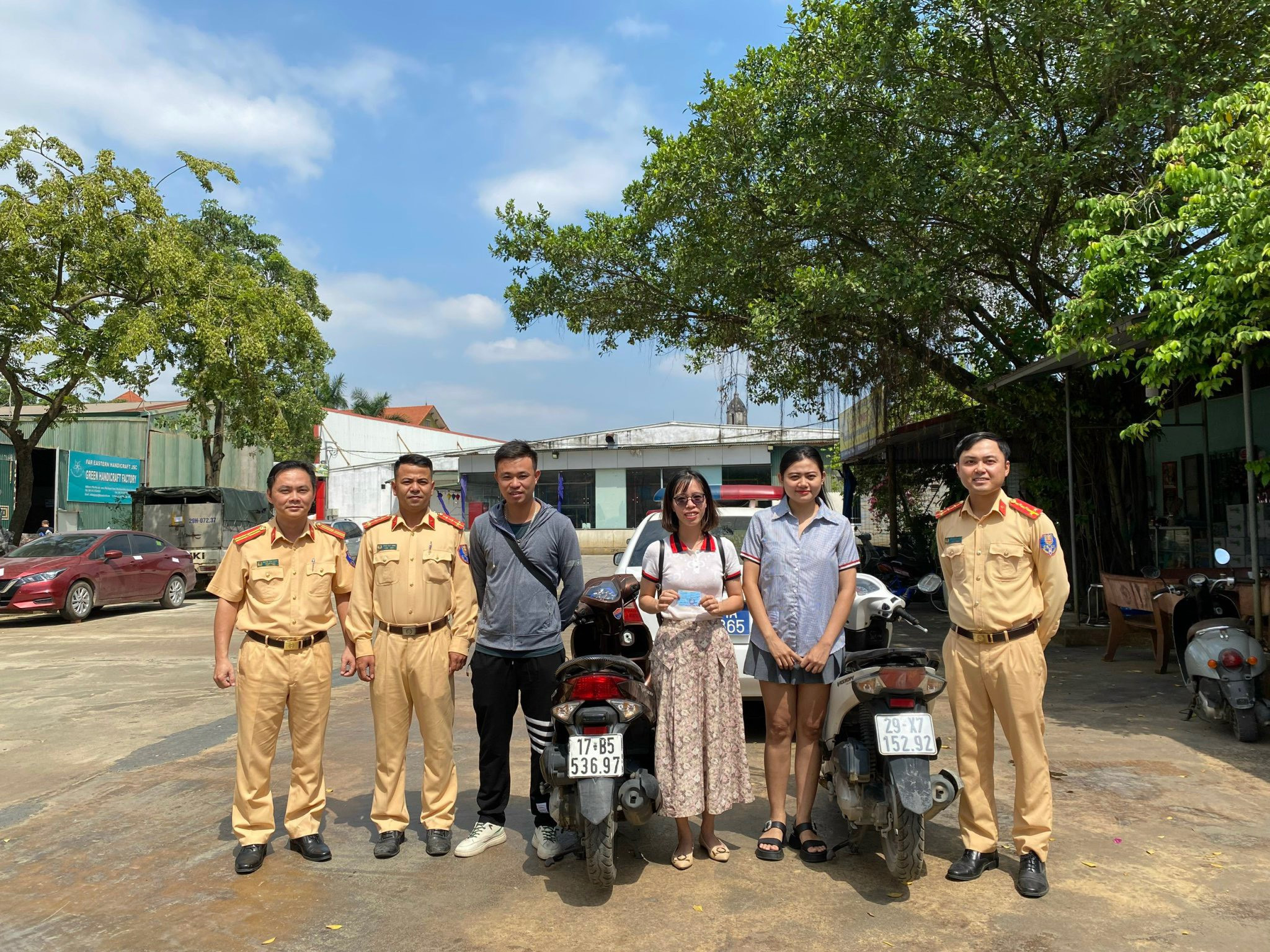 Cô giáo ở Hà Nội nhận lại xe máy bị mất trộm từ tình tiết khó ngờ-1
