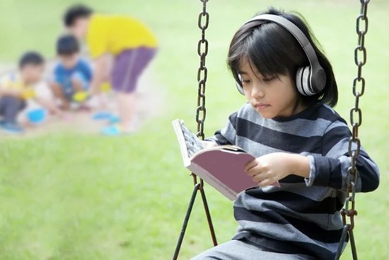 Cha mẹ rất dễ mắc sai lầm này khi nuôi dạy đứa trẻ hướng nội