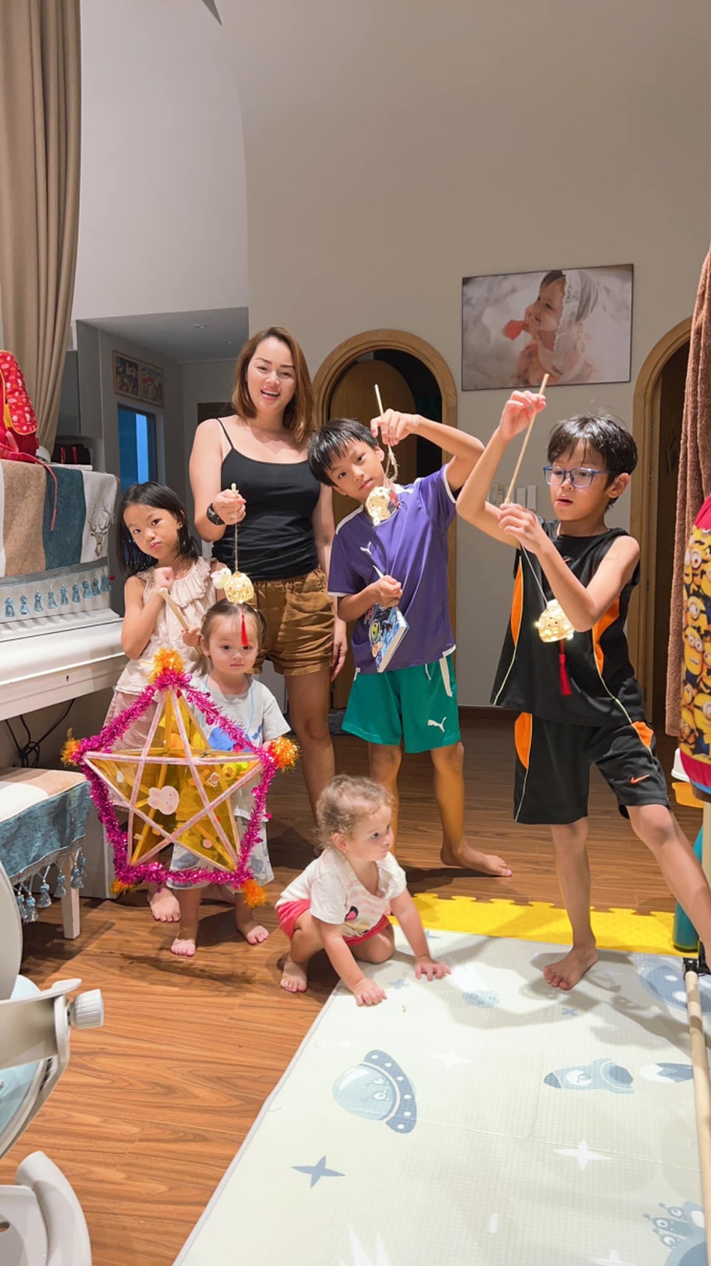 Nữ diễn viên Vbiz làm mẹ đơn thân của 5 nhóc tỳ, 2 lần huỷ hôn lộ hint sắp lên xe hoa?-3