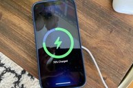Có nên sạc pin iPhone khi tắt nguồn?