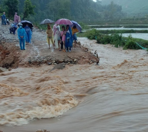 Dự báo thời tiết 13/10/2023: Nghệ An - Quảng Ngãi mưa như trút-1