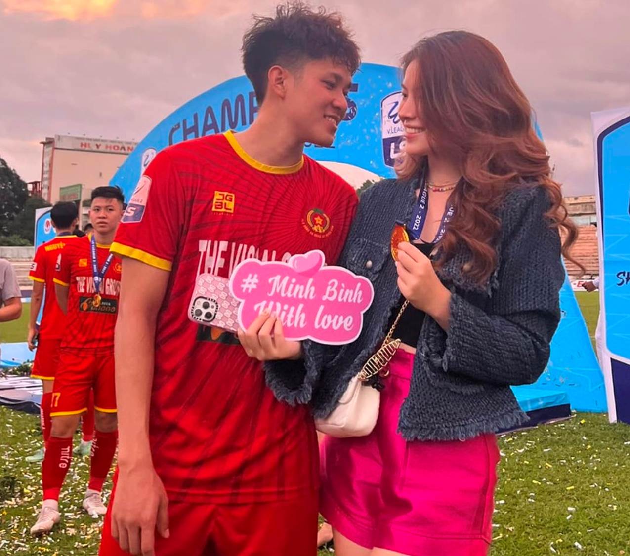 Vẻ ngoài xinh đẹp, gợi cảm của bạn gái tiền đạo Lê Minh Bình-2