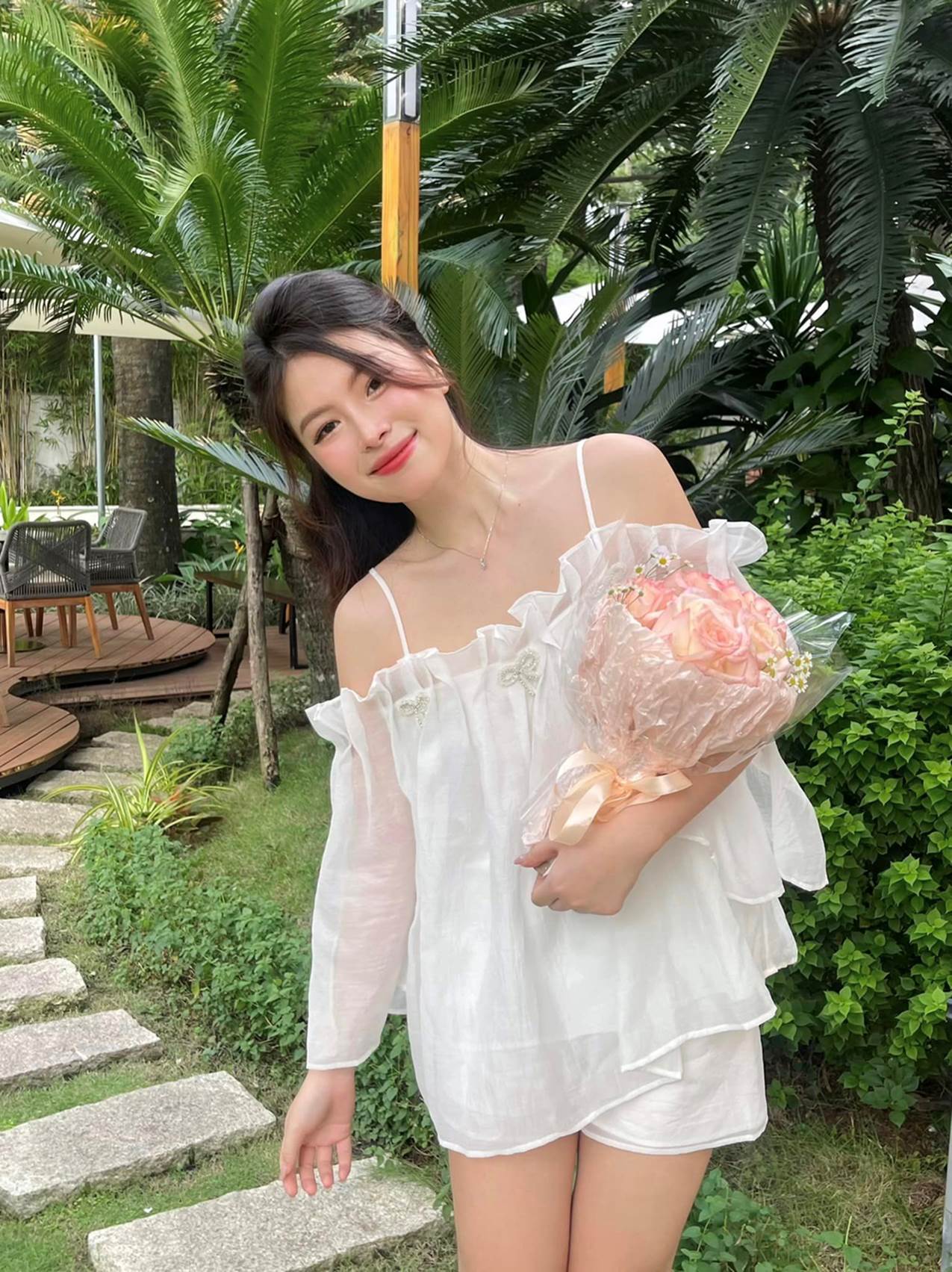 Vẻ ngoài xinh đẹp, gợi cảm của bạn gái tiền đạo Lê Minh Bình-5