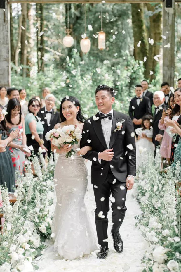 Cặp đôi Việt lên tạp chí Mỹ: Đám cưới với 3000 bông hồng và chiếc váy cưới trong mơ-1
