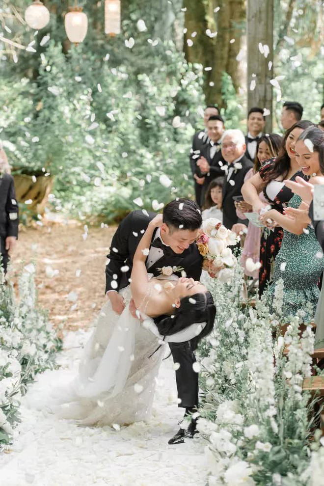 Cặp đôi Việt lên tạp chí Mỹ: Đám cưới với 3000 bông hồng và chiếc váy cưới trong mơ-3