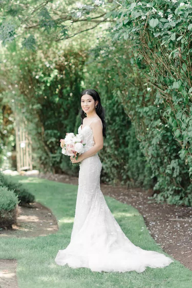 Cặp đôi Việt lên tạp chí Mỹ: Đám cưới với 3000 bông hồng và chiếc váy cưới trong mơ-6