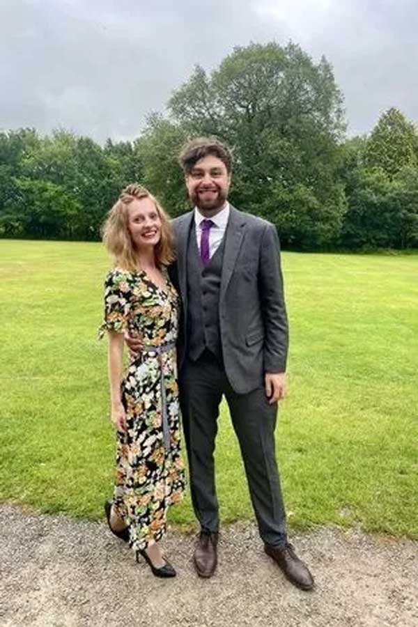 Lắp camera theo dõi thú cưng, cặp đôi phát hiện điều kỳ dị trong căn nhà cổ 135 năm tuổi-3