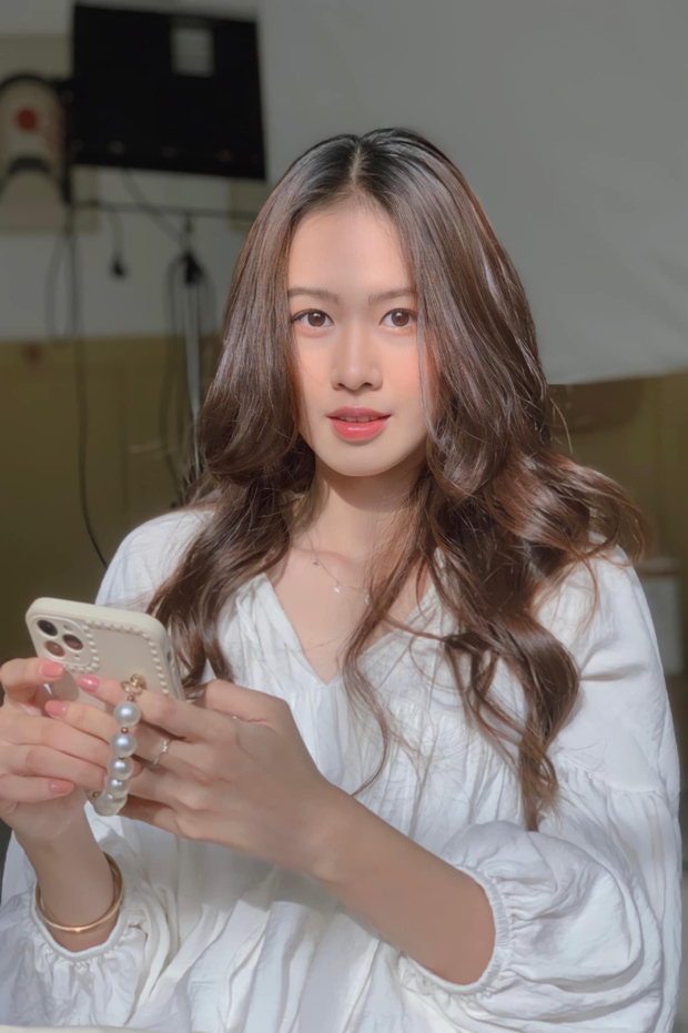 Anh Đức dính như sam với người yêu tin đồn, để lộ hành động đáng nghi trong tiệc thân mật với hội bạn-4