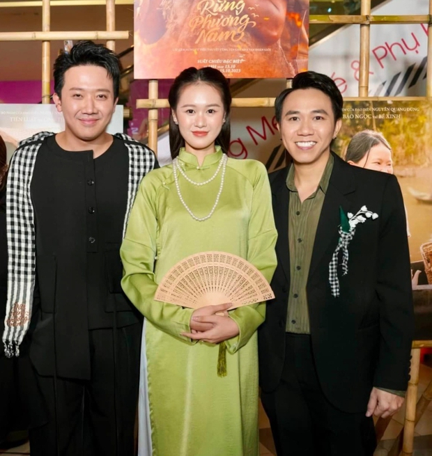 Anh Đức dính như sam với người yêu tin đồn, để lộ hành động đáng nghi trong tiệc thân mật với hội bạn-1