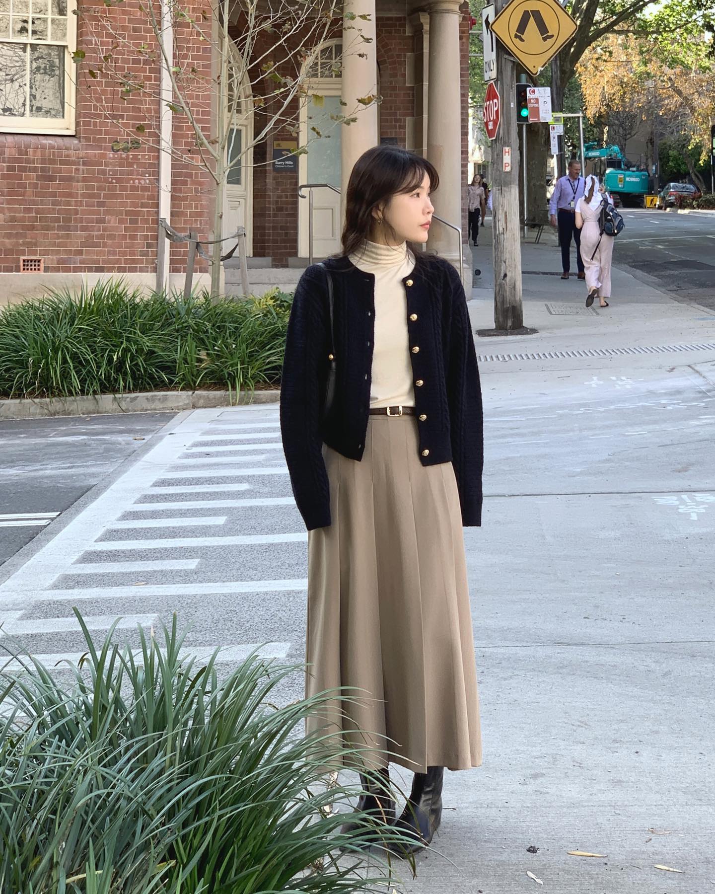 10 set chân váy dài đáng thử trong mùa lạnh năm nay-4