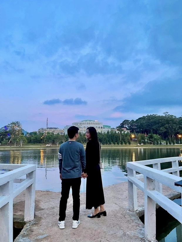 Ông xã Hoa hậu Đỗ Mỹ Linh - Chủ tịch CLB Hà Nội làm gì mà vợ bảo: Muốn dễ tính thì hãy ngoan nhá”-1