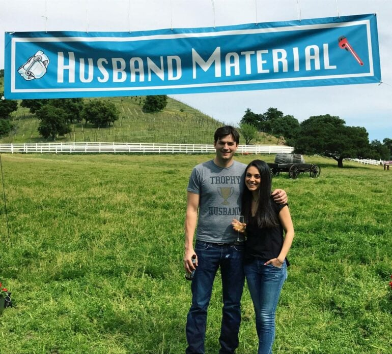 Không ai tin đây là bức ảnh của một gia đình triệu phú siêu giàu: Tiết lộ 1 cách dạy con vô cùng ý nghĩa-2