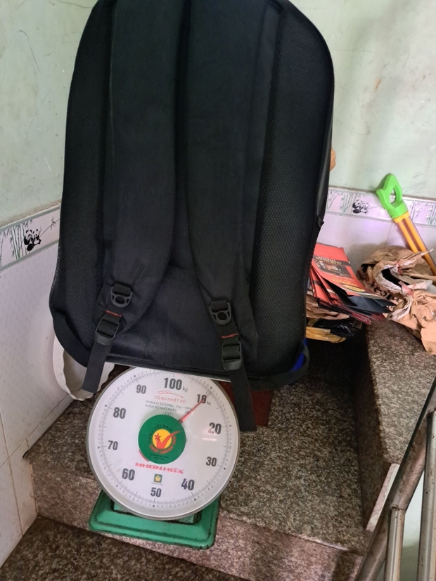 Chồng tích tiền lẻ cất trong balo, 2 năm sau khiến vợ ngỡ ngàng với món quà khủng-4