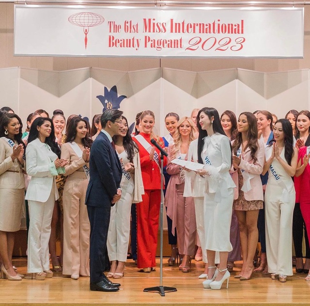 Phương Nhi vướng tranh cãi vì né camera, được xướng tên nhận 1 giải gây lo lắng khi chinh chiến Miss International-4