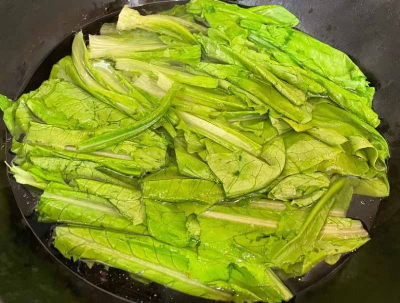 Lá này canxi gấp 36 lần canh xương, ăn sống hay nấu chín đều ngon, Việt Nam rất sẵn-7