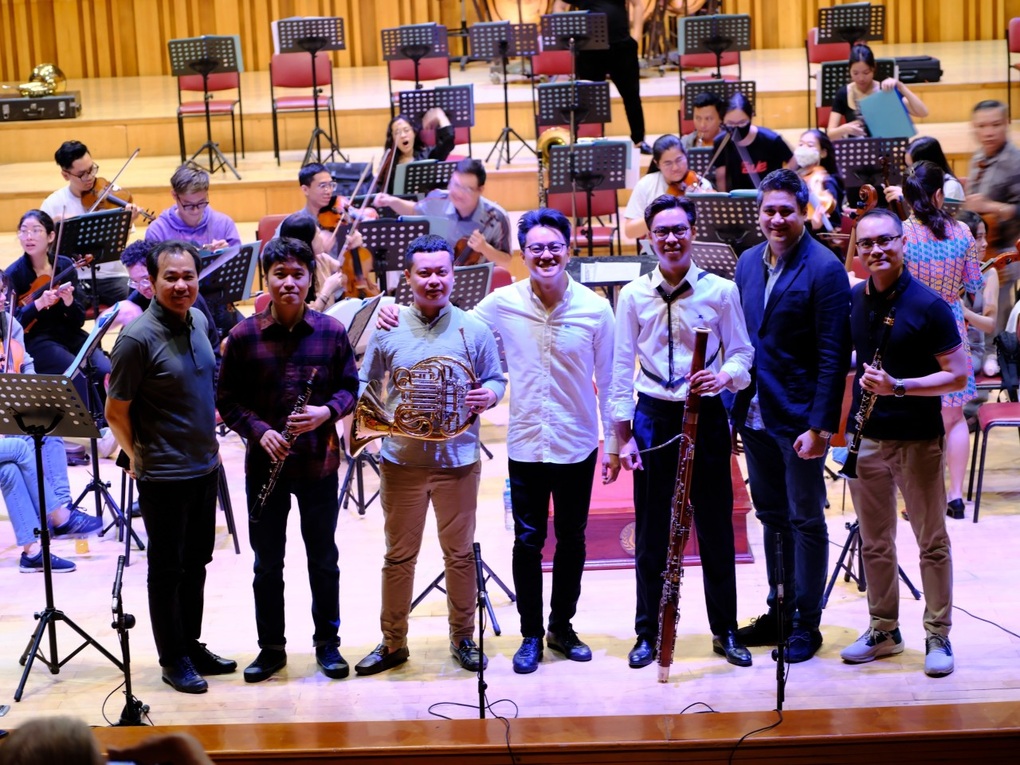 Chồng sắp cưới của Thanh Hằng: Nhạc trưởng điển trai, sự nghiệp thế nào?-9