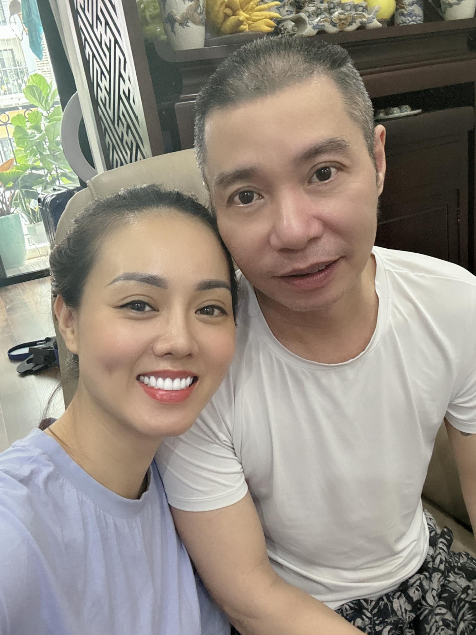 Vợ NSND Công Lý phản ứng gay gắt: Tôi có đi giật chồng ai đâu mà phải ngại-2