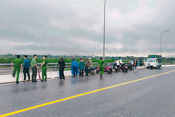 Mưa xối xả tại miền Trung: Diễn biến phức tạp, lần đầu tiên nâng cảnh báo rủi ro thiên tai lên cấp cao nhất-3