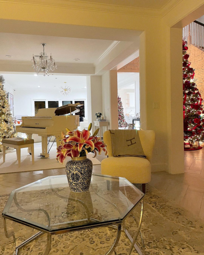 Phạm Hương lập Instagram flex độ khéo: Mê cắm hoa và decor nhà cửa, cứ đến lễ hội là trang hoàng đẹp mê-12