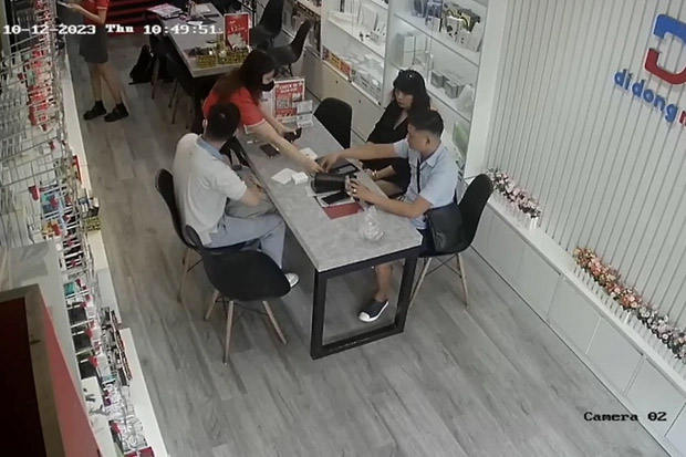 Chiêu trò dùng iPhone 14 Pro Max mô hình để tráo điện thoại iPhone thật-1