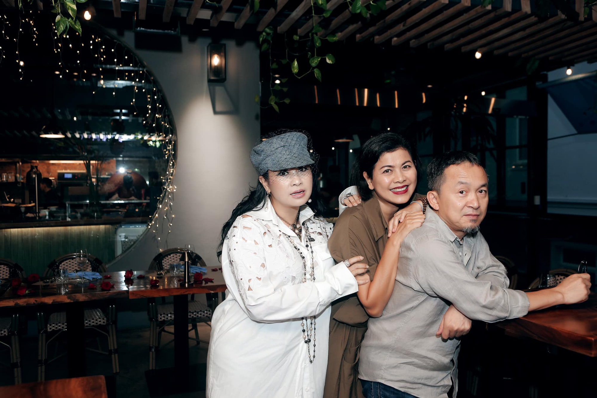 Khoảnh khắc hiếm có khó tìm: 2 gia đình Thanh Lam - Quốc Trung hội ngộ, thái độ của diva với vợ của chồng cũ gây chú ý-2