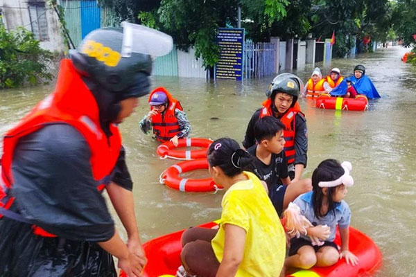 Đà Nẵng nâng mức cảnh báo rủi ro thiên tai, tập trung di dời dân đề phòng đêm ngập thứ 2-2
