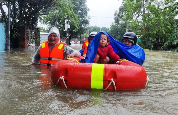 Ở nơi ngập sâu nhất Đà Nẵng: Tôi sợ, năm ngoái trôi hết tài sản rồi, năm nay chắc cũng vậy-4