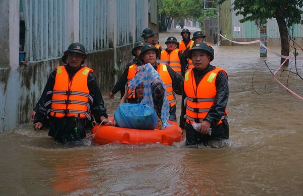 Ở nơi ngập sâu nhất Đà Nẵng: Tôi sợ, năm ngoái trôi hết tài sản rồi, năm nay chắc cũng vậy-5