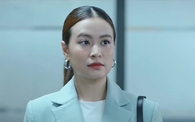 Hoàng Thùy Linh bị chê thoại như đọc trên phim giờ vàng-2