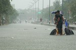 Mưa liên tiếp 3 ngày không ngớt, dân Quảng Nam lo chạy lụt-8