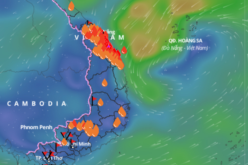 Tâm mưa lớn miền Trung dịch chuyển, vùng áp thấp đang mạnh thêm-2