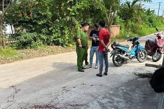 Chồng dùng dao đâm vợ nhiều nhát rồi tự sát ở Quảng Ninh