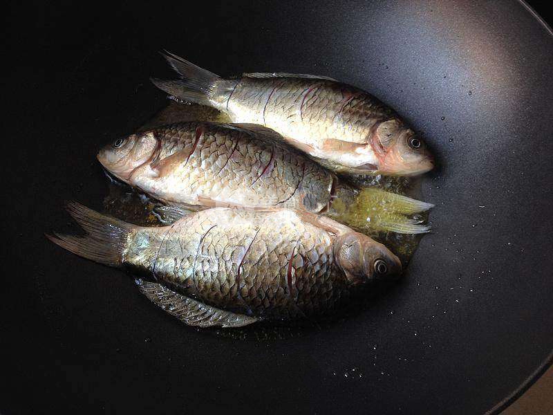 Cá diếc chiên giòn rim mặn ngọt ngon cơm-3