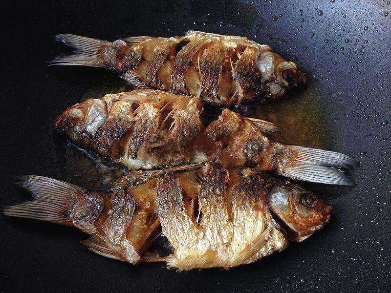 Cá diếc chiên giòn rim mặn ngọt ngon cơm-4