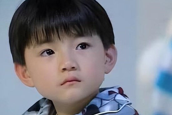 Sao nhí nổi tiếng tự hủy tương lai vì yêu đương khi 12 tuổi: Hậu quả do thiếu định hướng giáo dục!