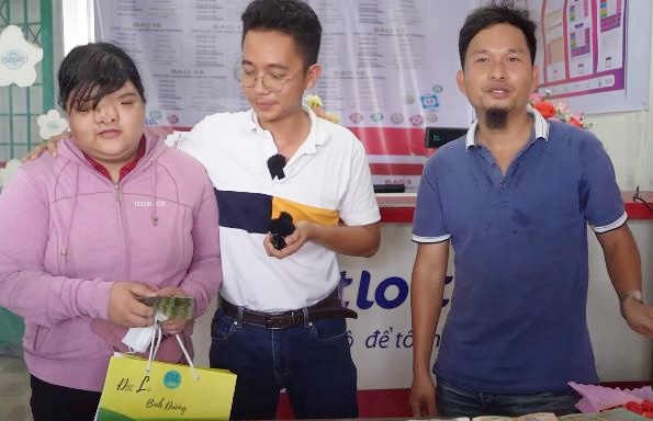 Trúng Vietlott 5 tỷ, chàng trai rút ngay 1,3 tỷ tặng bạn bè, đại lý vé số tiết lộ tính cách thật-5
