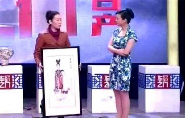 Ghen vì chồng mê đắm tiên nữ trong tranh, người phụ nữ mang đi thẩm định-1